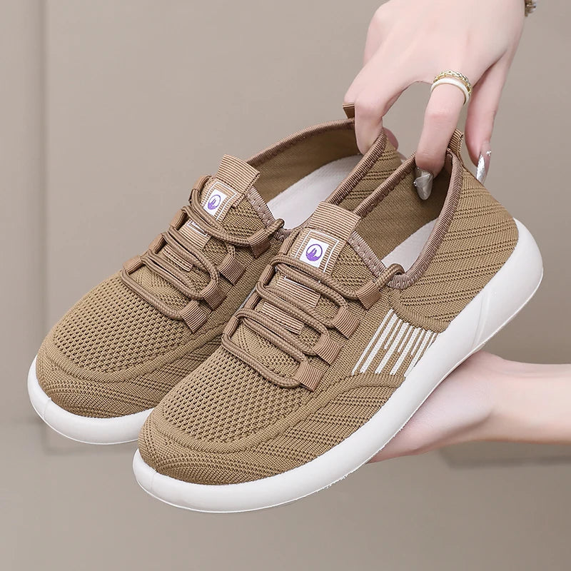 Summer mesh women's sports shoes breathable and lightweight women's cloth shoes soft soled non slip casual shoes