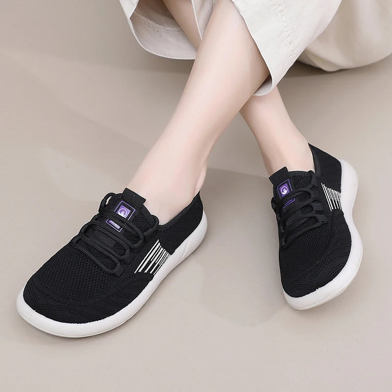 Summer mesh women's sports shoes breathable and lightweight women's cloth shoes soft soled non slip casual shoes